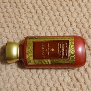 Luminous perfumed body lotion